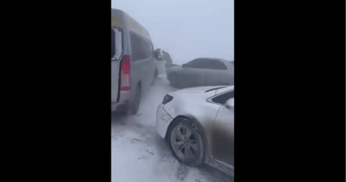 Хурдны зам дээр 17 машин мөргөлдсөн ноцтой осол гарав